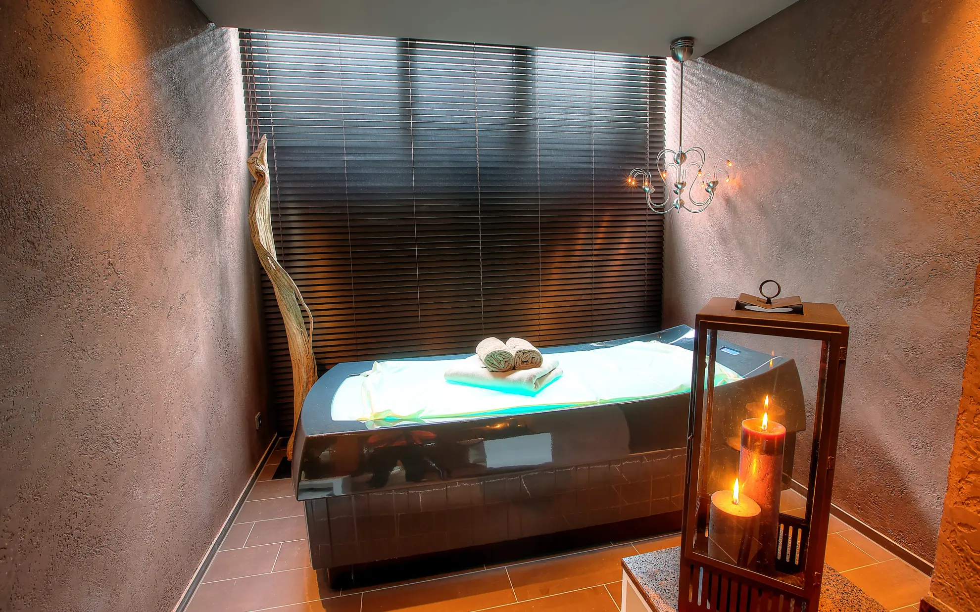 SOONWALD Spa Behandlungskabinen Soft Pack Liege mit Kerzen