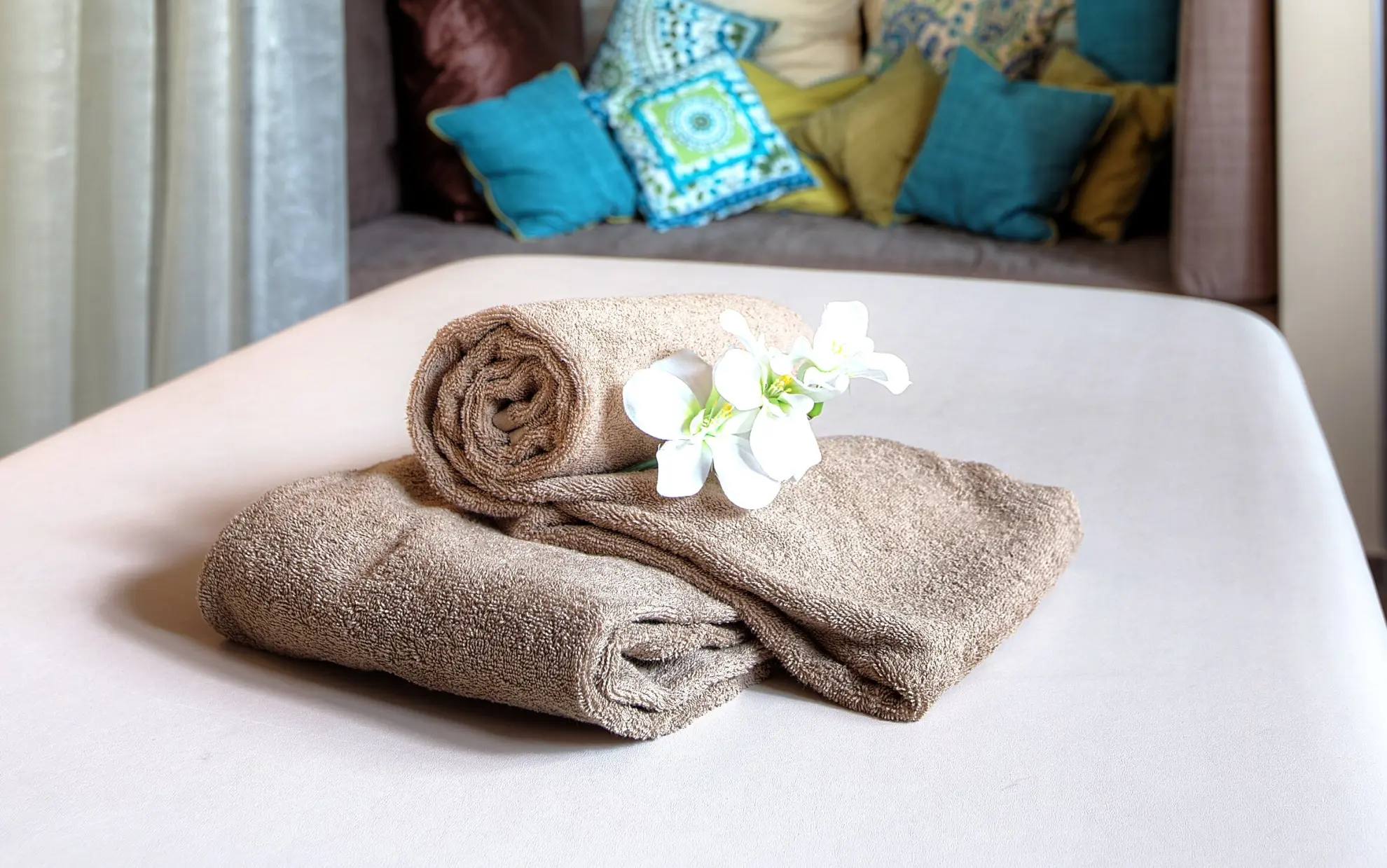 SOONWALD Spa Behandlungskabinen Partner Massageraum mit blauem Licht