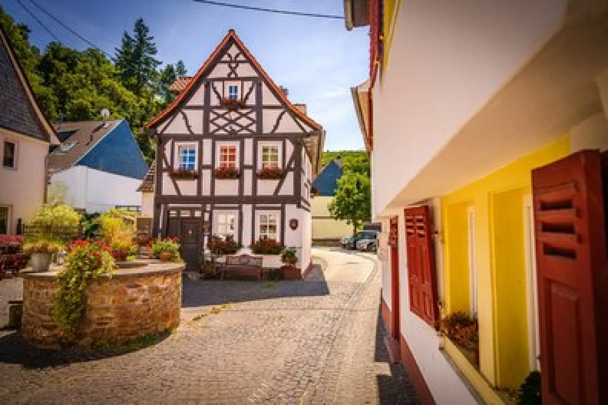 Fachwerkstadt Stromberg kleines Fachwerkaus mit Blumenkaesten ReneNolte soonteam