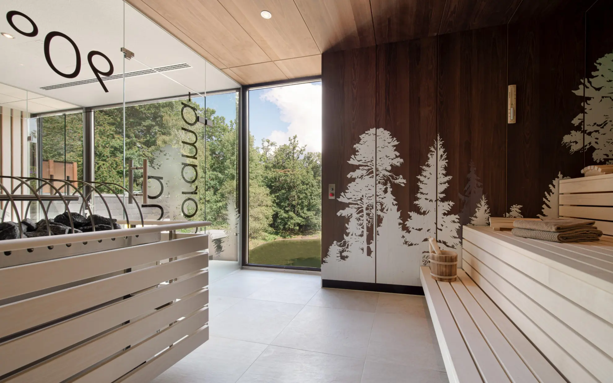 SOONWALD spa Sauna Panorama Sauna mit Holzwaenden