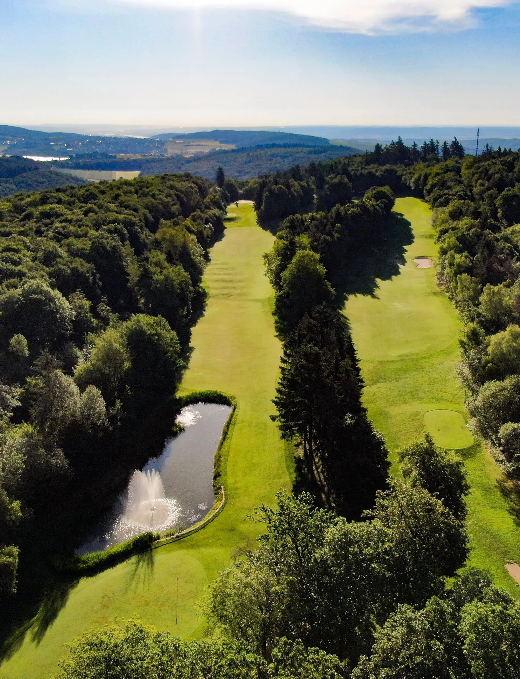 Golfplatz mit Teich Bahn 16 18