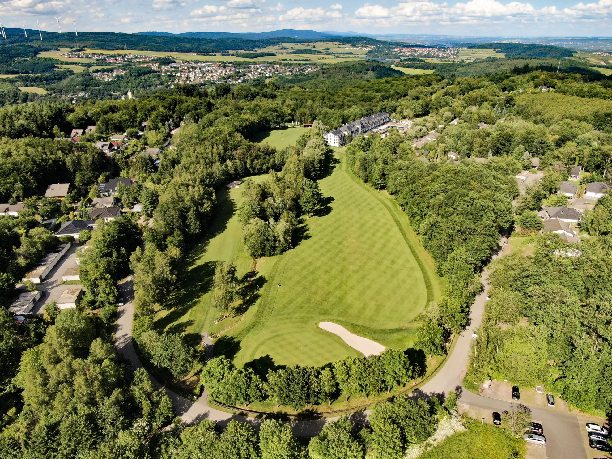 Golfplatz mit Baeumen   Bahn1 Golfhotel