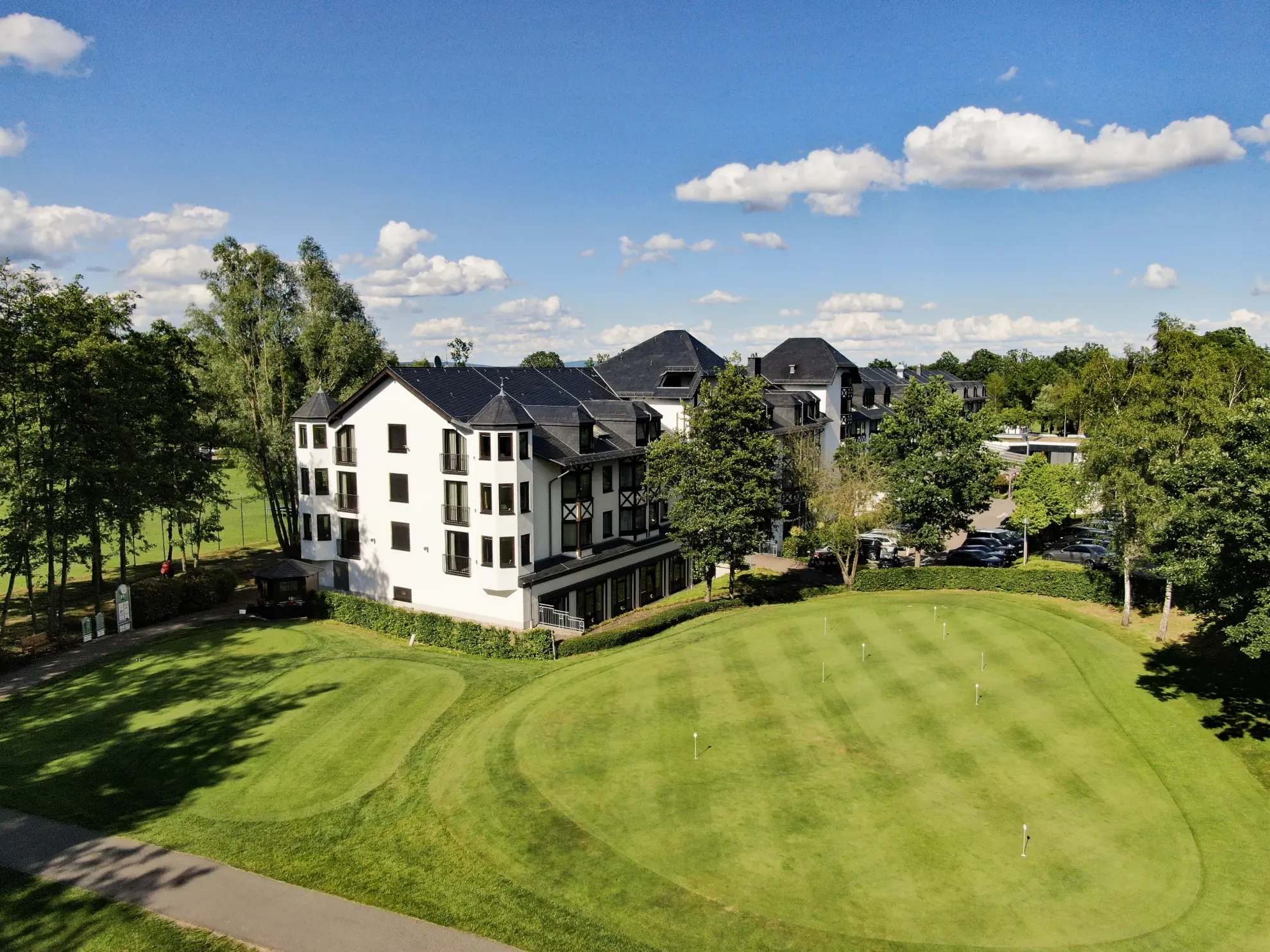 Golfplatz mit Golfhotel   Putting Green