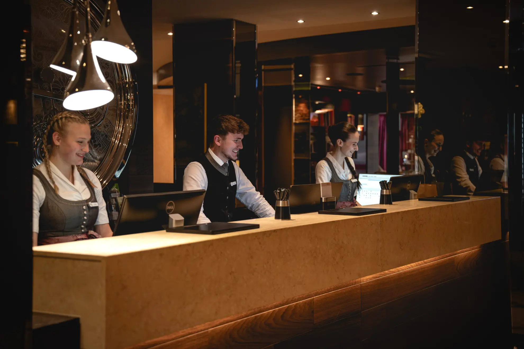 Hotel Rezeption 4