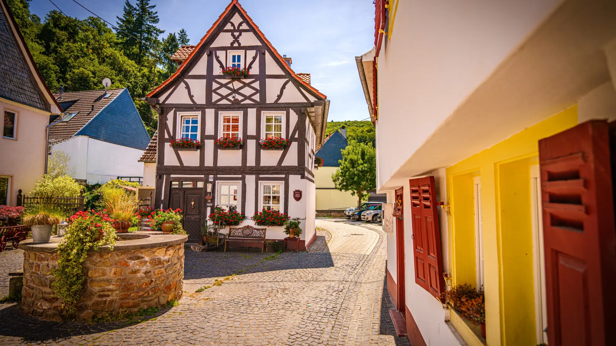 Fachwerkstadt Stromberg kleines Fachwerkaus mit Blumenkaesten ReneNolte soonteam