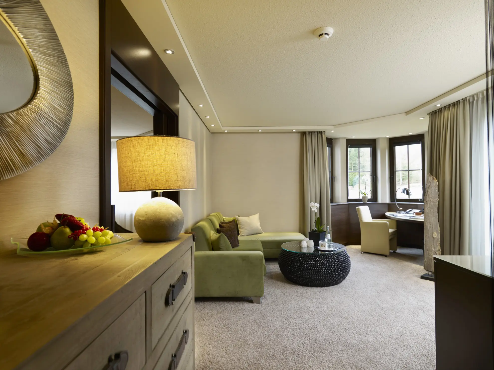 Landhaussuite Erde Wohnzimmer mit Sofa