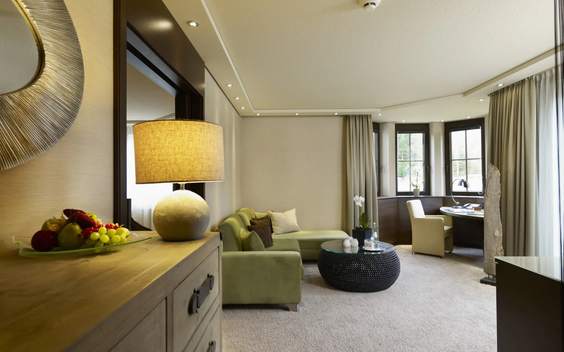 Landhaussuite Erde Wohnzimmer mit Sofa