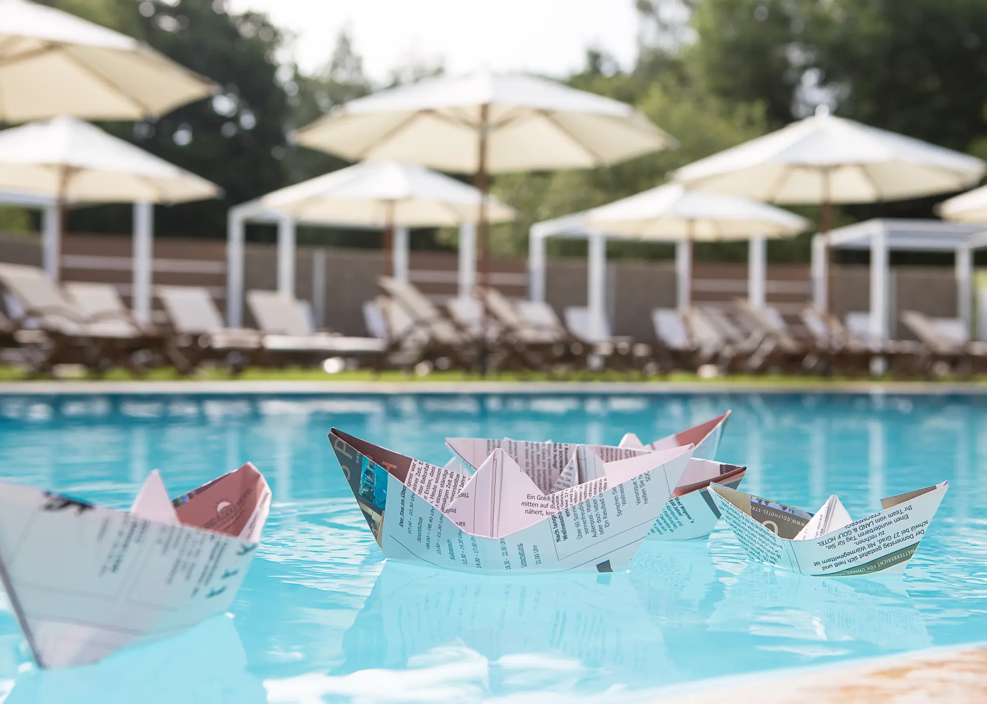 SOONWALD spa Aussenpool Papierboote im Pool