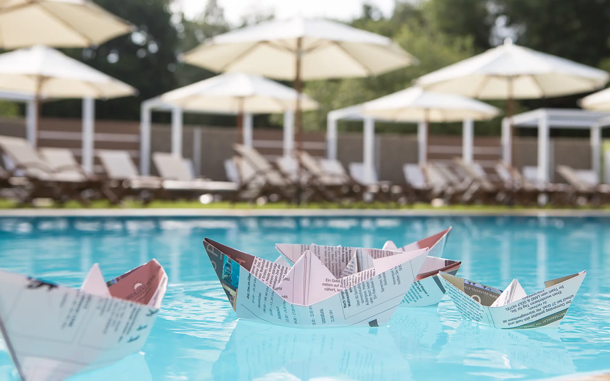 SOONWALD spa Aussenpool Papierboote im Pool