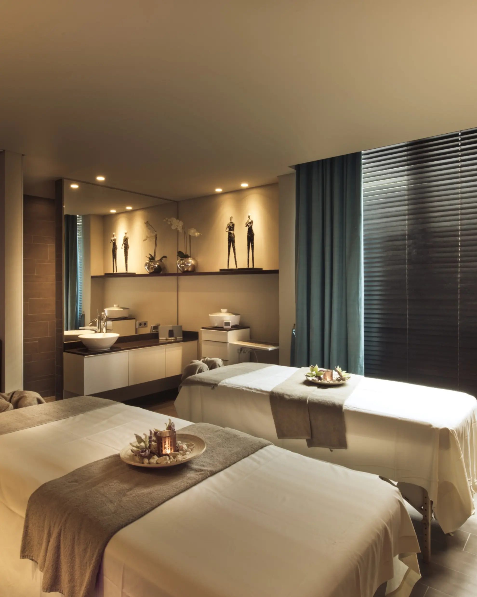 SOONWALD Spa Behandlungskabinen Partner Massageraum mit zwei Liegen 1