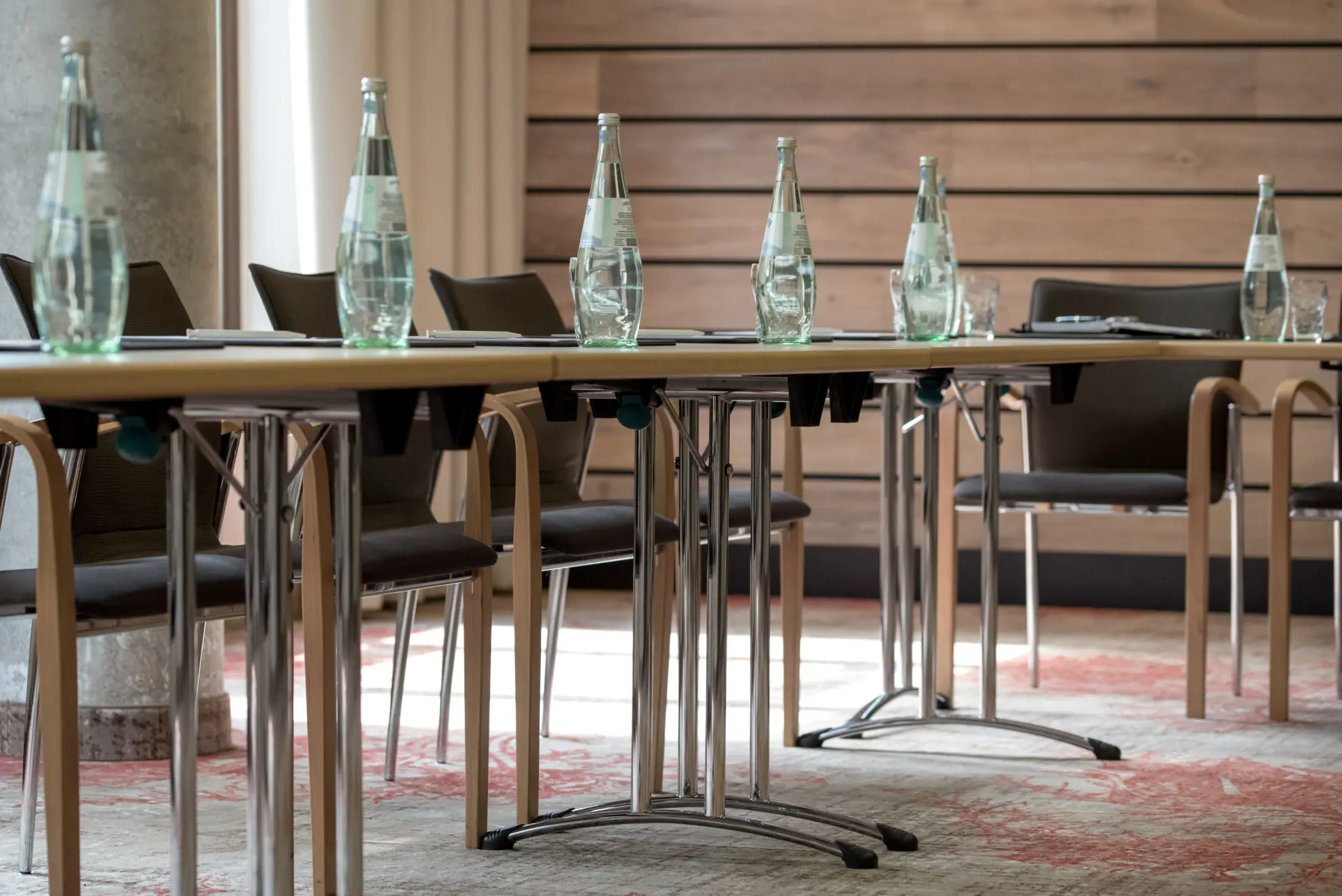 Konferenzraum Tische 1
