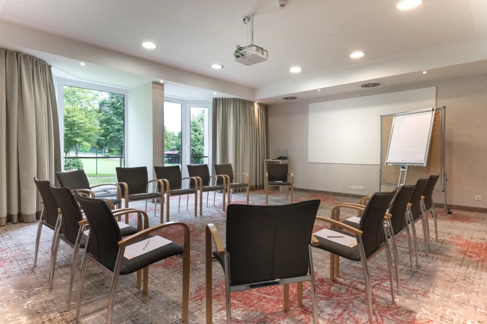 Konferenzraum mit Buehne